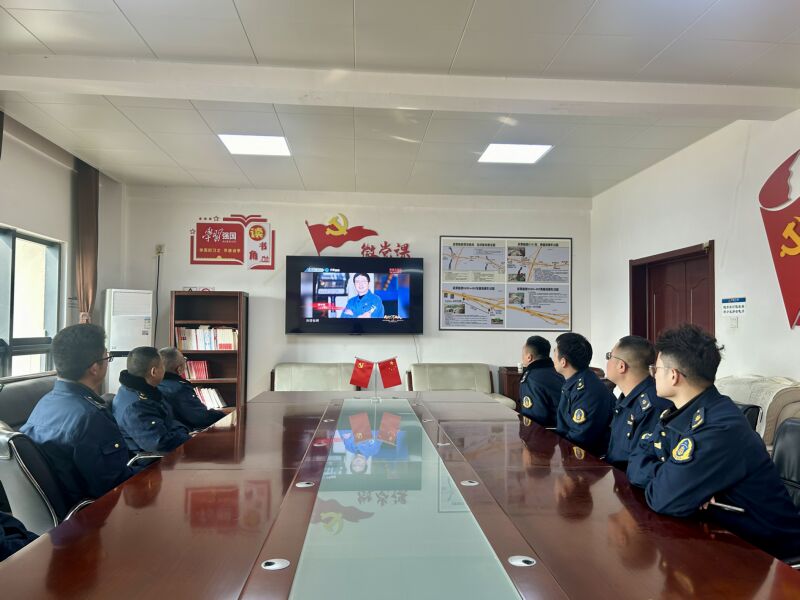2025.03.06  郑漯分公司双鹤湖路产管理大队组织人员观看发布活动直播回放.jpg.jpg