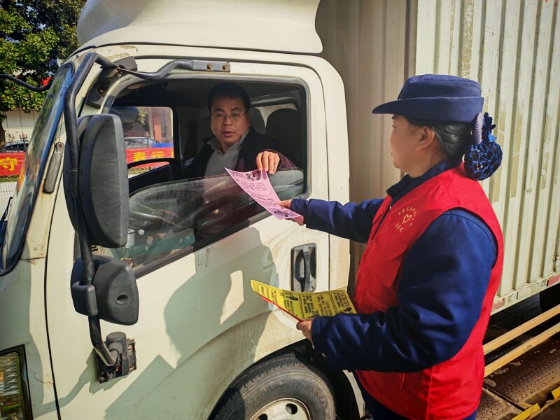 漯河南站 3.15 向司乘普及权益保护相关知识和法律法规 谢冰 15139516010 (2).jpg